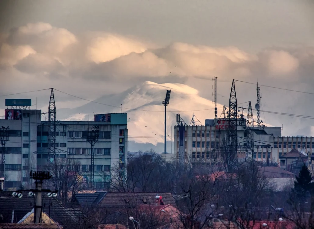Cum se văd Munţii Banatului din Timişoara FOTO Răzvan Vitionescu