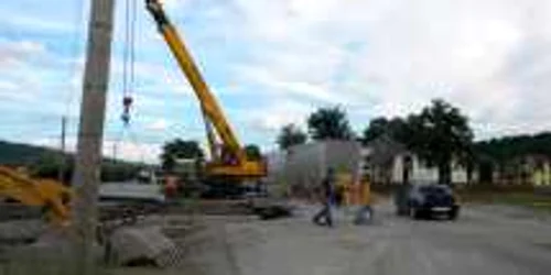 Drumarii vor repara şoseaua la trecerile la nivel cu calea ferată