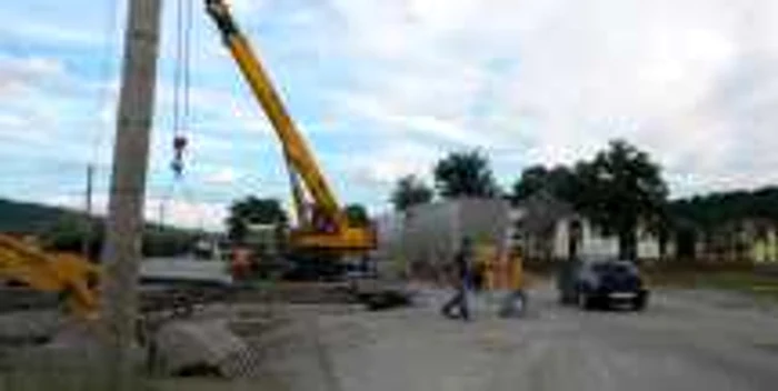 Drumarii vor repara şoseaua la trecerile la nivel cu calea ferată