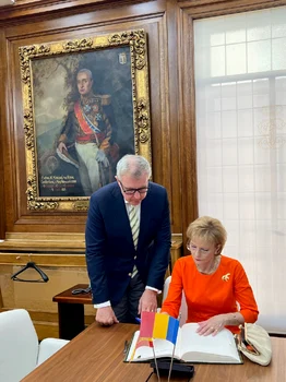 Majestatea Sa Margareta și Principele Radu, în vizita lor la Guardia Civil. FOTO: Casa Majestății Sale