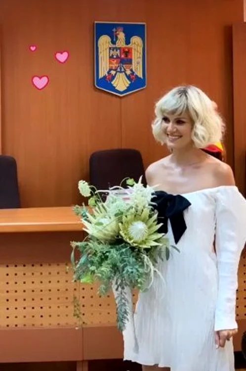 Ioana a ales să poarte o rochie îndrăzneaţă 
