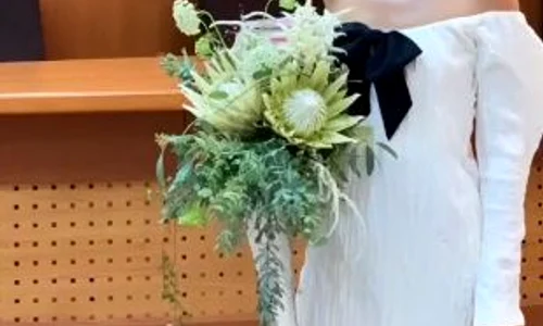 Ioana a ales să poarte o rochie îndrăzneaţă  jpeg