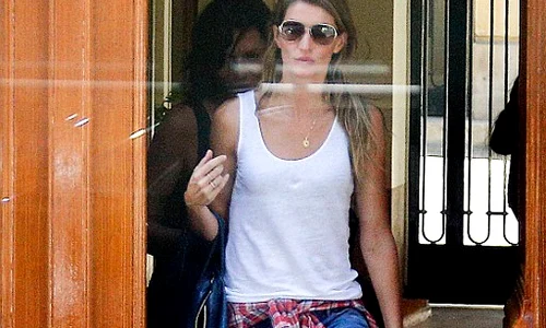 Gisele Bundchen a cheltuit 11 000 de dolari să şi opereze ochii şi sânii jpeg