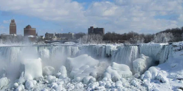 Cascada niagara inghetata foto powertripberkeley.com
