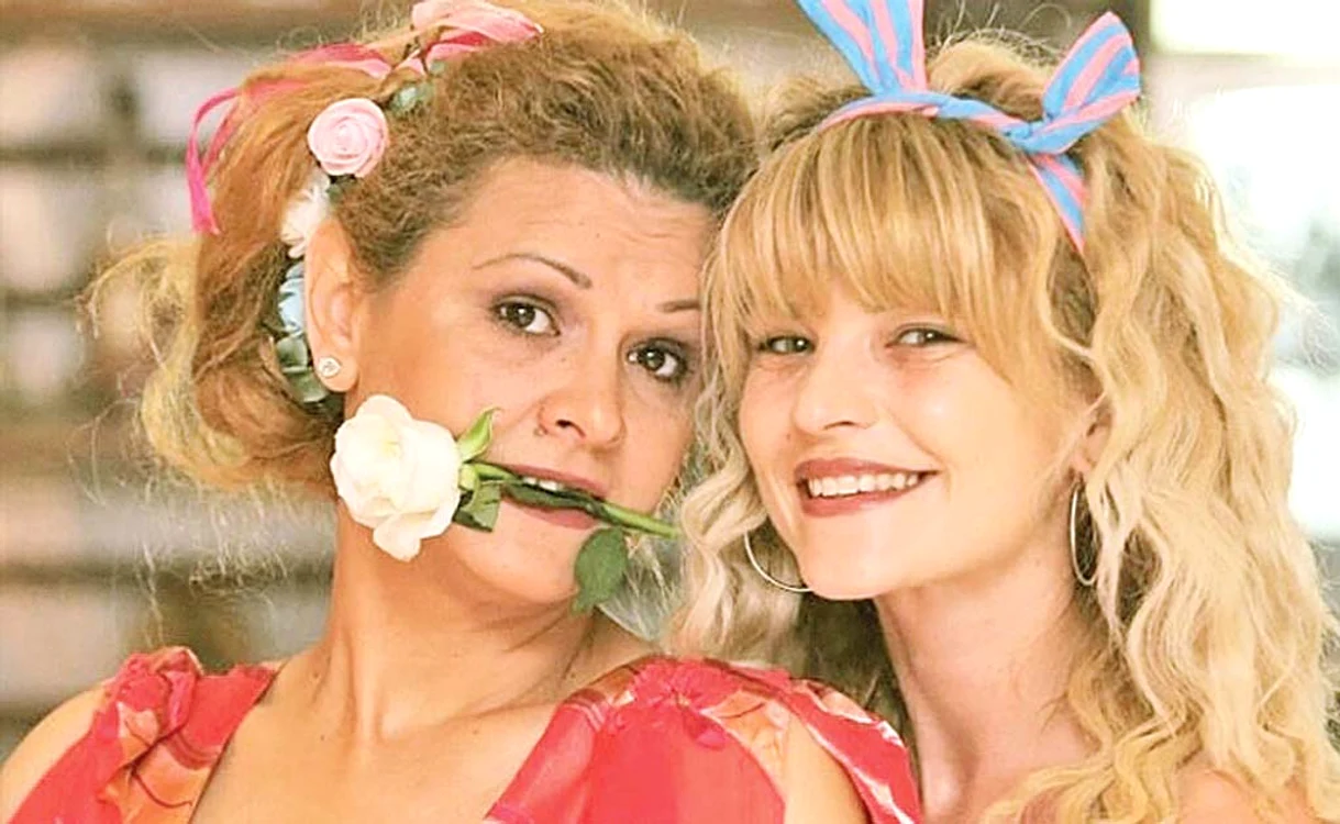 
    Maria și Alexandra  Buză sunt și  bune prietene   
