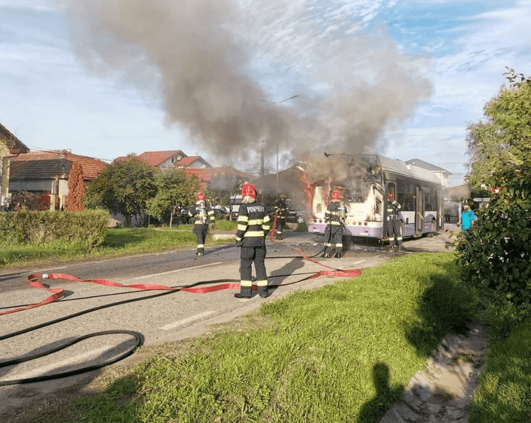 A luat foc un troleibuz metropolitan care făcea curse între Timișoara și Ghiroda 