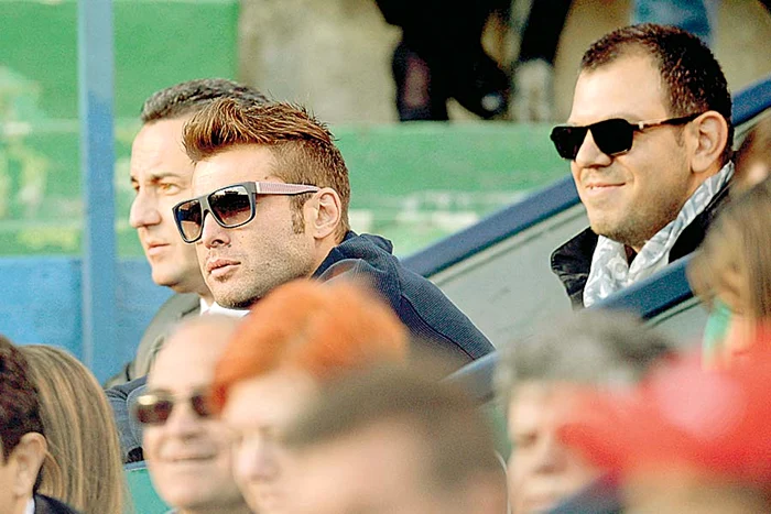 Câţiva dintre stranierii  din lotul Petrolului au  ieşit la mall cu familiile (FOTOGRAFII: Cezar Preda)