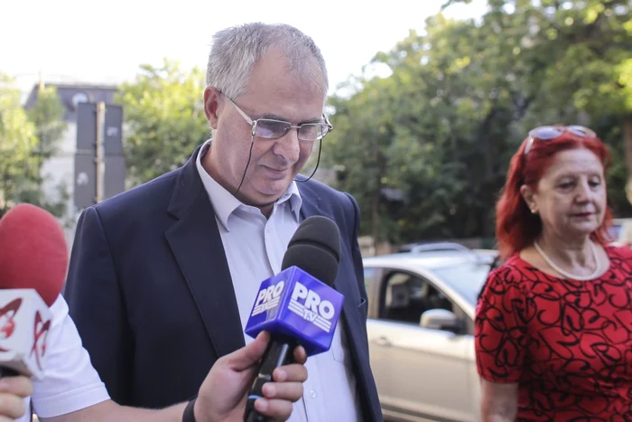 Valerian Vreme fost ministru al Comunicaţiilor soseşte la DNA pentru audieri