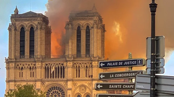 Anchetatorii francezi nu au găsit semne de incendiere deliberată a catedralei Notre Dame jpeg