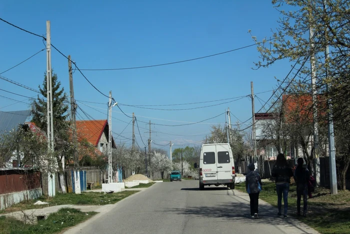 Drumul comunal care face legătura cu satul Vierşani