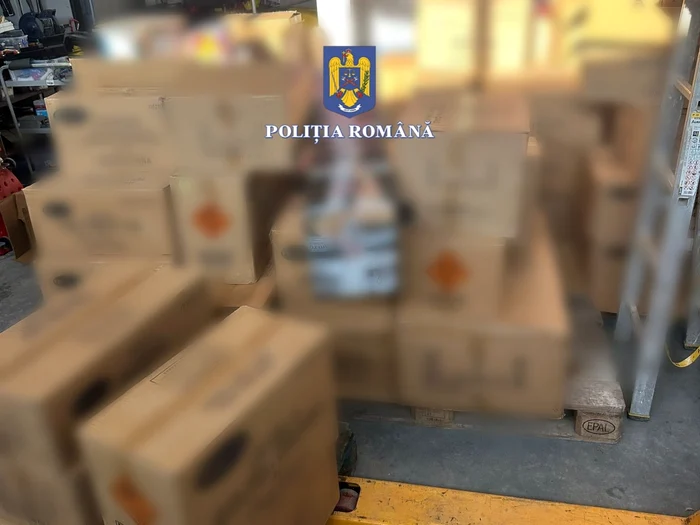 La percheziții au fost găsite 1,9 tone de artificii FOTO: IPJ Olt