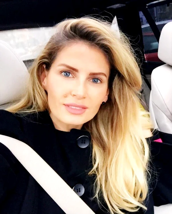 
    Andreea Bănică se reinventează periodic pentru faniFoto: arhivă personală  