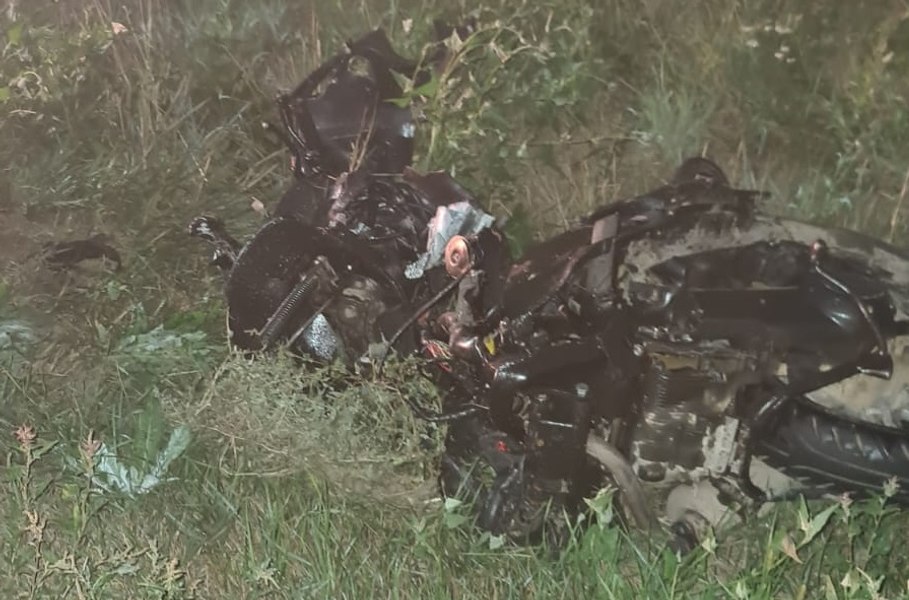 Doi morți pe E85, în județul Suceava, după ce o motocicletă a intrat pe contrasens și a lovit un tir FOTO 
