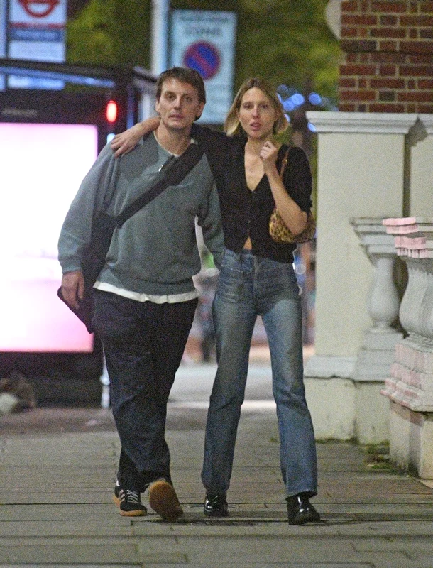 Poppy Delevingne și Archie Keswick. FOTO: Profimedia