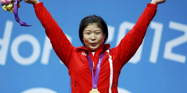  Atleta nord-coreeană Jong Sim Rim a câştigat aurul la concursul de haltere la JO 2012 