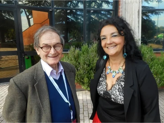 Alături de laureatul Nobel, Roger Penrose. FOTO: Arhivă personală