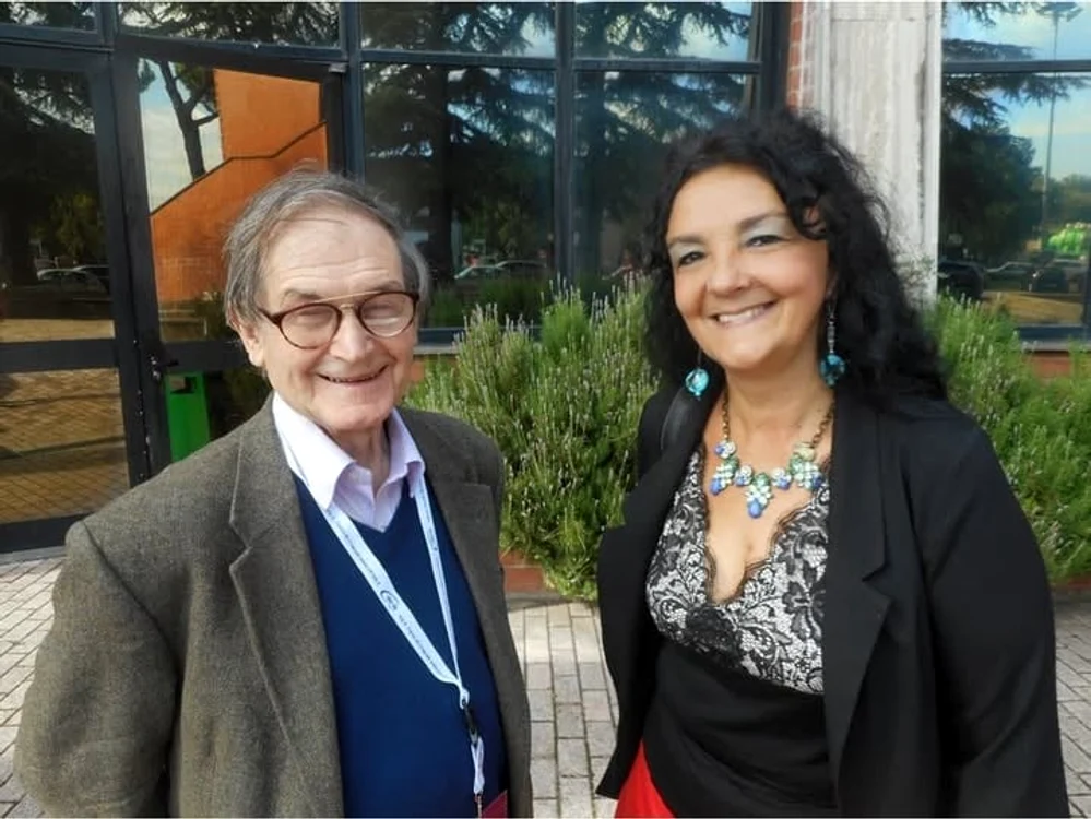 Alături de laureatul Nobel, Roger Penrose. FOTO: Arhivă personală