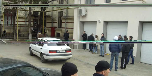 Consumatori de droguri aduşi la Parchet