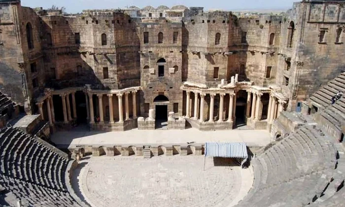 Teatrul roman din Orange, cel mai bine păstrat monument roman de acest fel din Europa jpeg