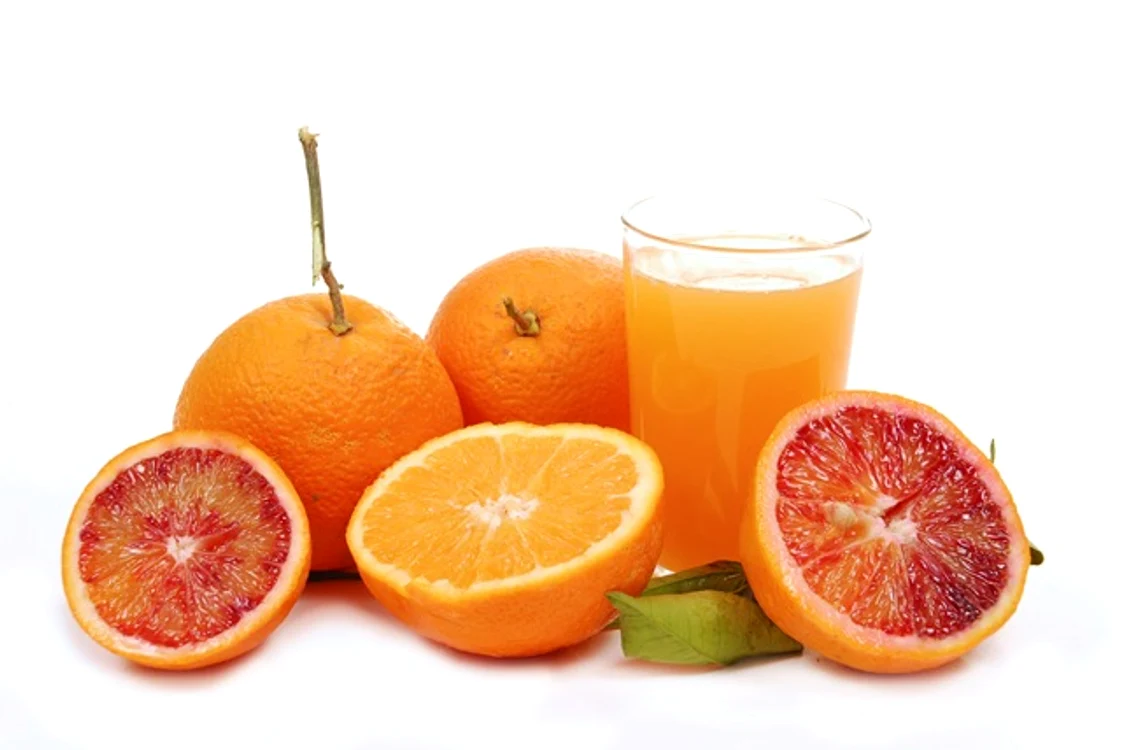 
    Fructele îţi aduc multe vitamine  
