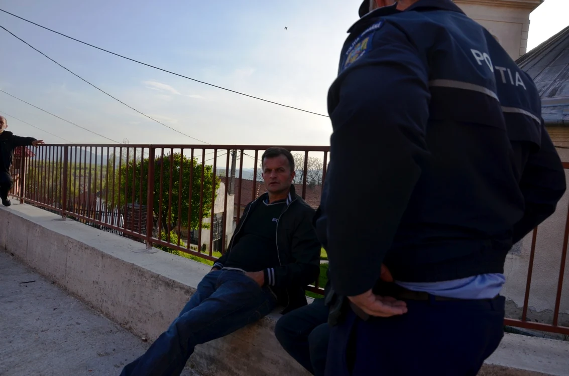 Bălu Petru a fost identificat de poliţişti după ce i-a ameninţat pe ziarişti