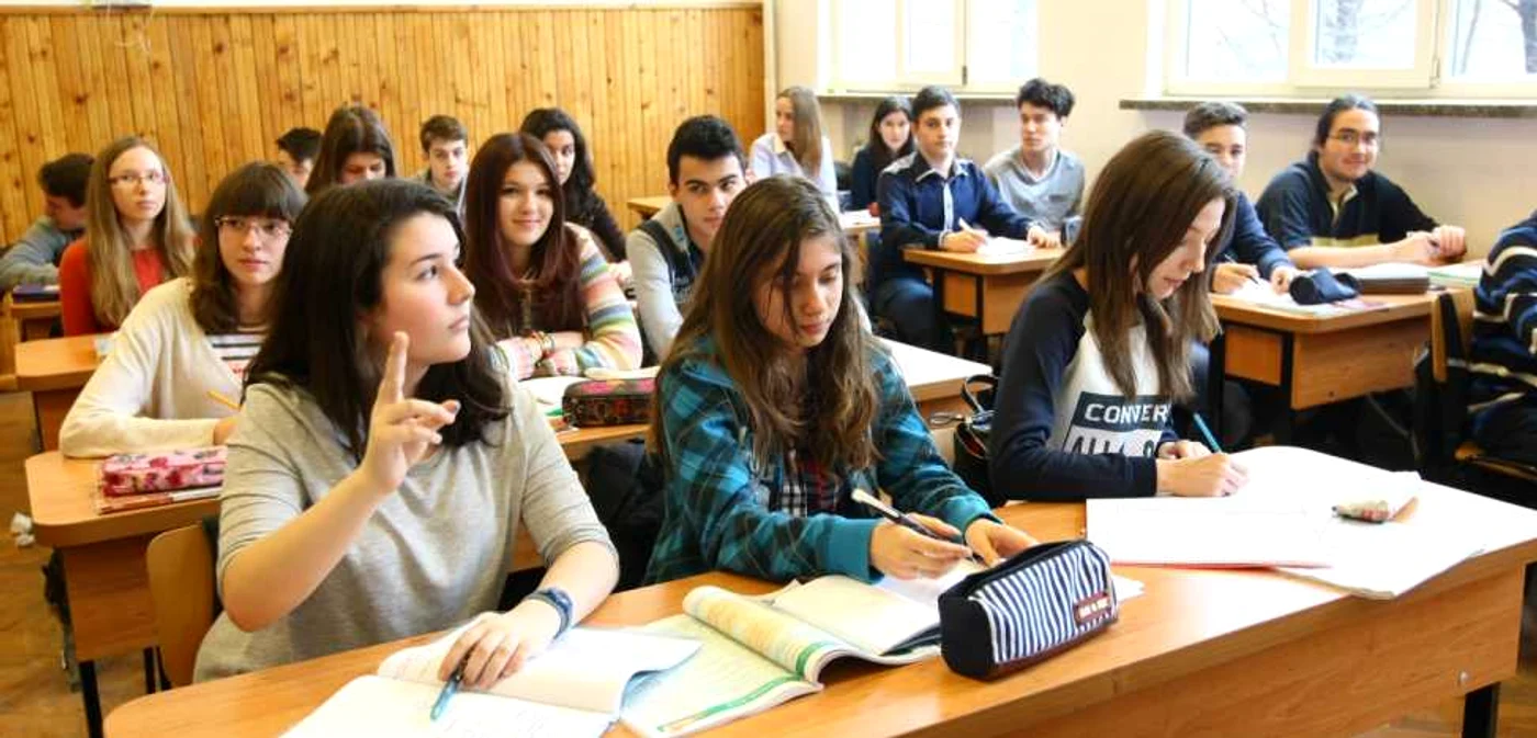 Elevii se întorc la şcoală, începând de mâine