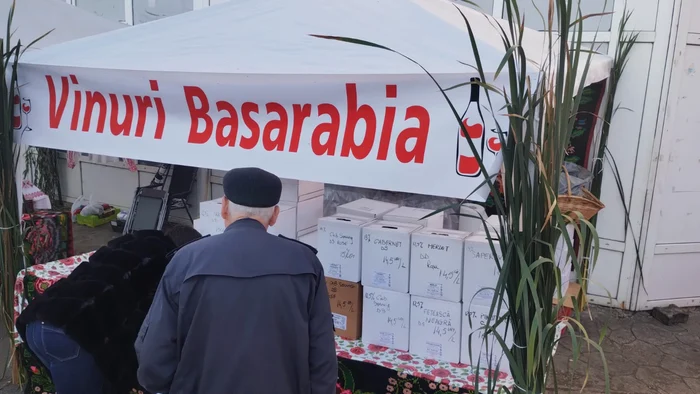 În Piața Mare din Craiova oferta este cu mult mai bogată decât în zilele obișnuite FOTO: DAJ Dolj