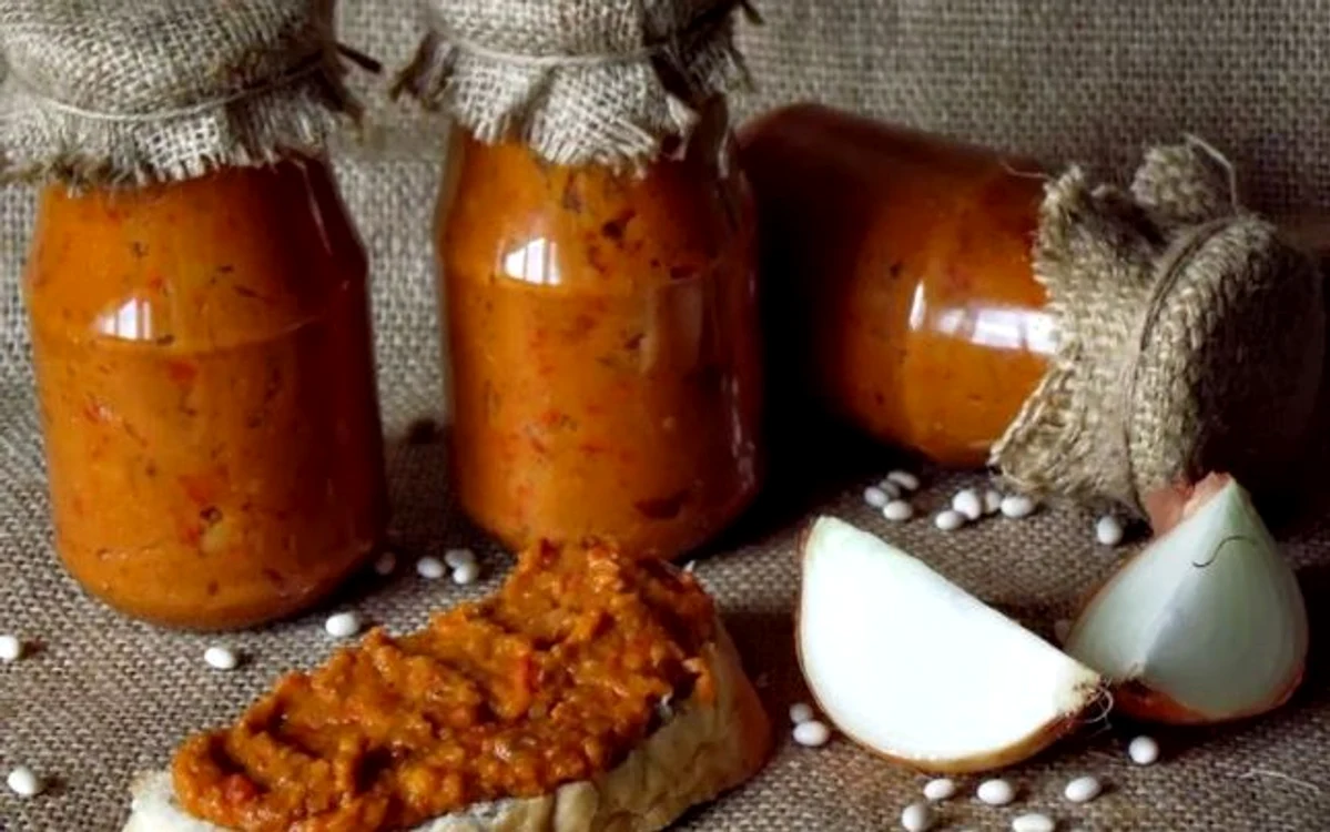 Zacusca de fasole boabe tradiţională este un preparat gustos şi ieftin, pe care trebuie să-l încerce orice gospodinăFOTO: adevarul.ro