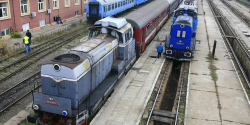 Târgovişte: Surprinşi în timp ce tăiau componente de cale ferată