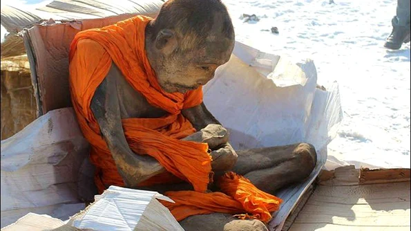 Călugăr mumificat acum 200 de ani Budiştii spun despre el că este viu şi în meditație profundă jpeg