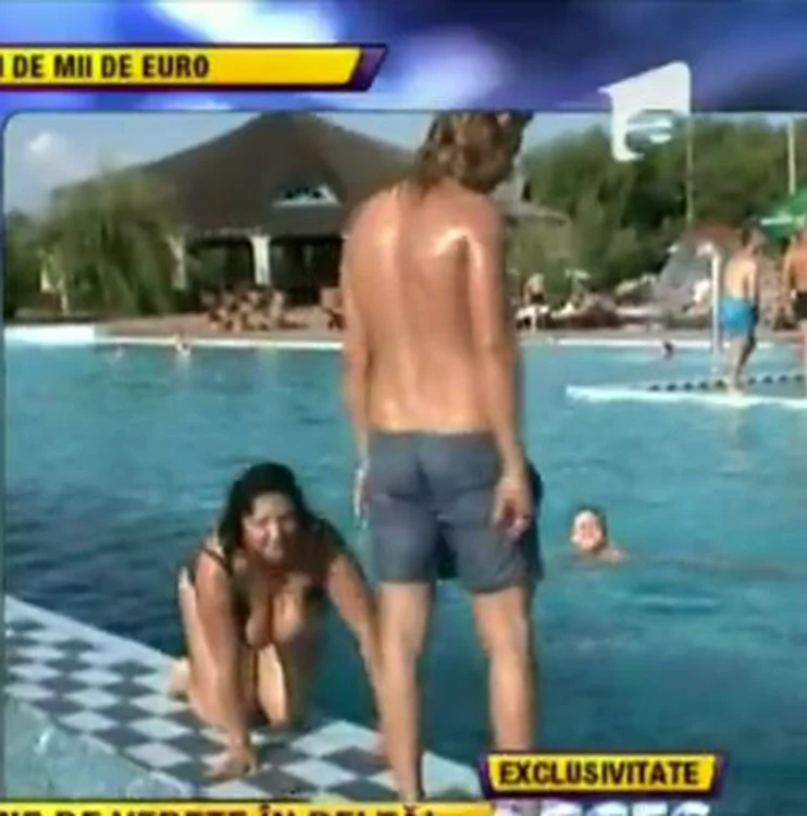 Ozana Barabancea, la piscină în Deltă