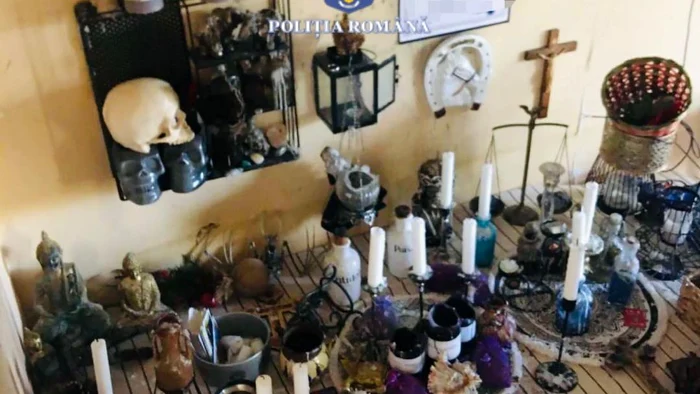 Biroul la care „lucra“ vrăjitorul cercetat penal FOTO Poliția Română  