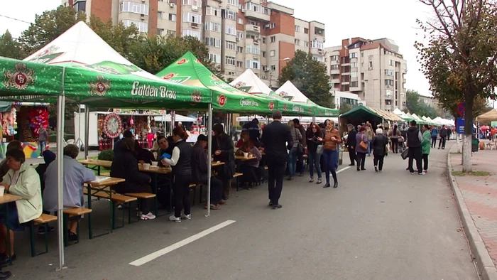 Amatorii de distracţie mai sunt aşteptaţi în centrul Slatinei doar astăzi (FOTO: Mugurel Manea)