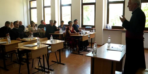 20 de preoţi din Vâlcea s-au întâlnit după 20 de ani de la absolvirea Seminarului Teologic din Craiova