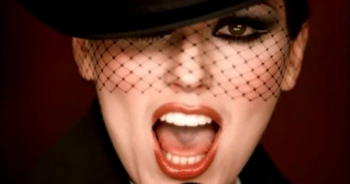 Shania Twain, o cântăreaţă de succes, distinsă de cinci ori cu Premiul Grammy