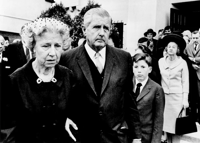 6 vaduva lui spencer tracy la inmormantarea lui jpg jpeg