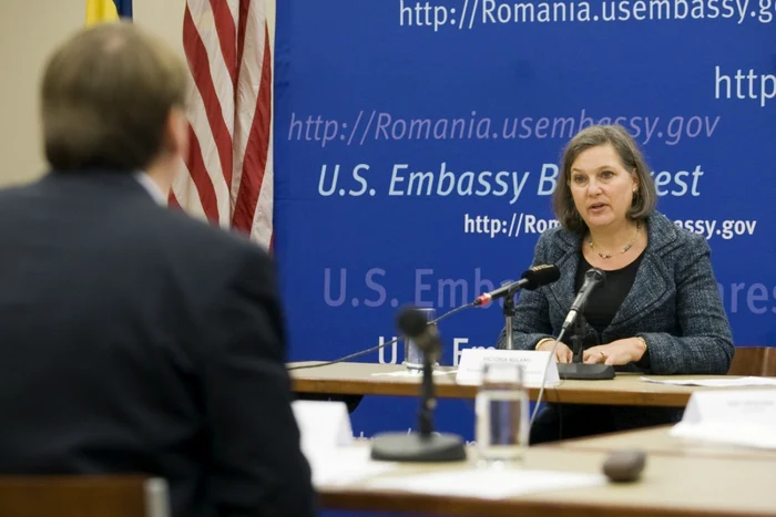 Victoria Nuland a stat de vorbă cu jurnaliştii din România la Ambasada SUA Foto David Muntean