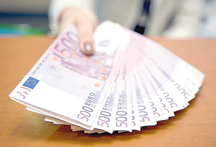 
    Euro a atins un nou maxim istoric faţă de leu  
