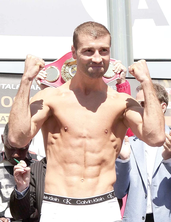 
    Lucian Bute revine la categoria supermijlociefoto: Mediafax  