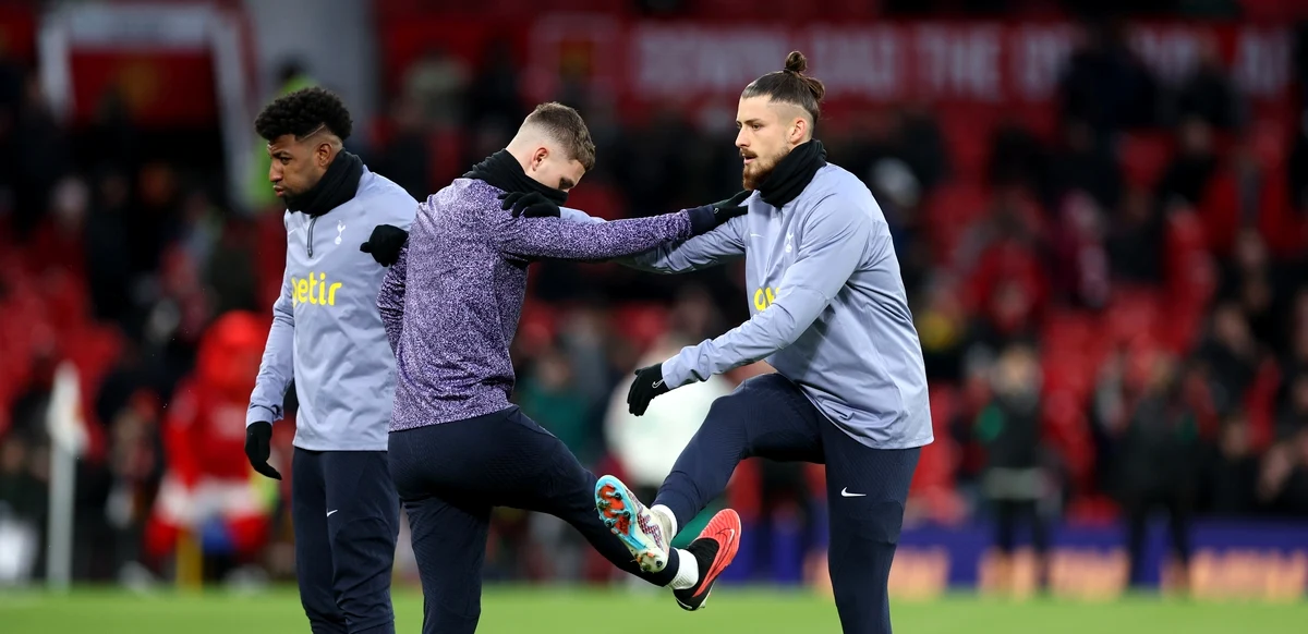Radu Drăgușin a fost până acum doar rezervă la Tottenham. Foto Getty images