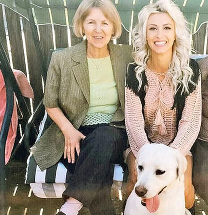 
    Andreea Bălan se bucură de mult ajutor din partea mamei sale, bunicuța Valeria de la PloieștiFoto: Blitz  