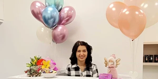 Românca Mihaela Cornea și a deschis un salon de coafură în Italia după ce a văzut că nimeni nu o angajează.  Foto Facebook Mihaela Cornea jpg