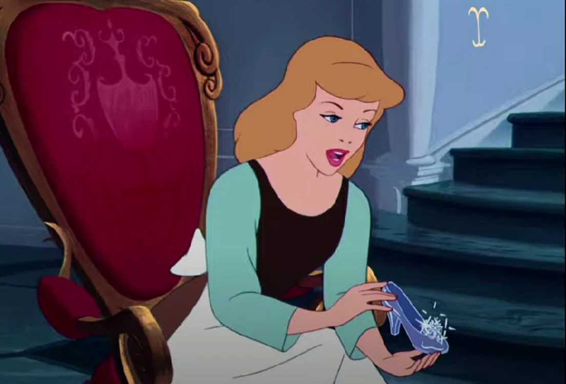 Cenușăreasa  și pantoful de sticla. FOTO captură video YouTube Cinderella (1950) 