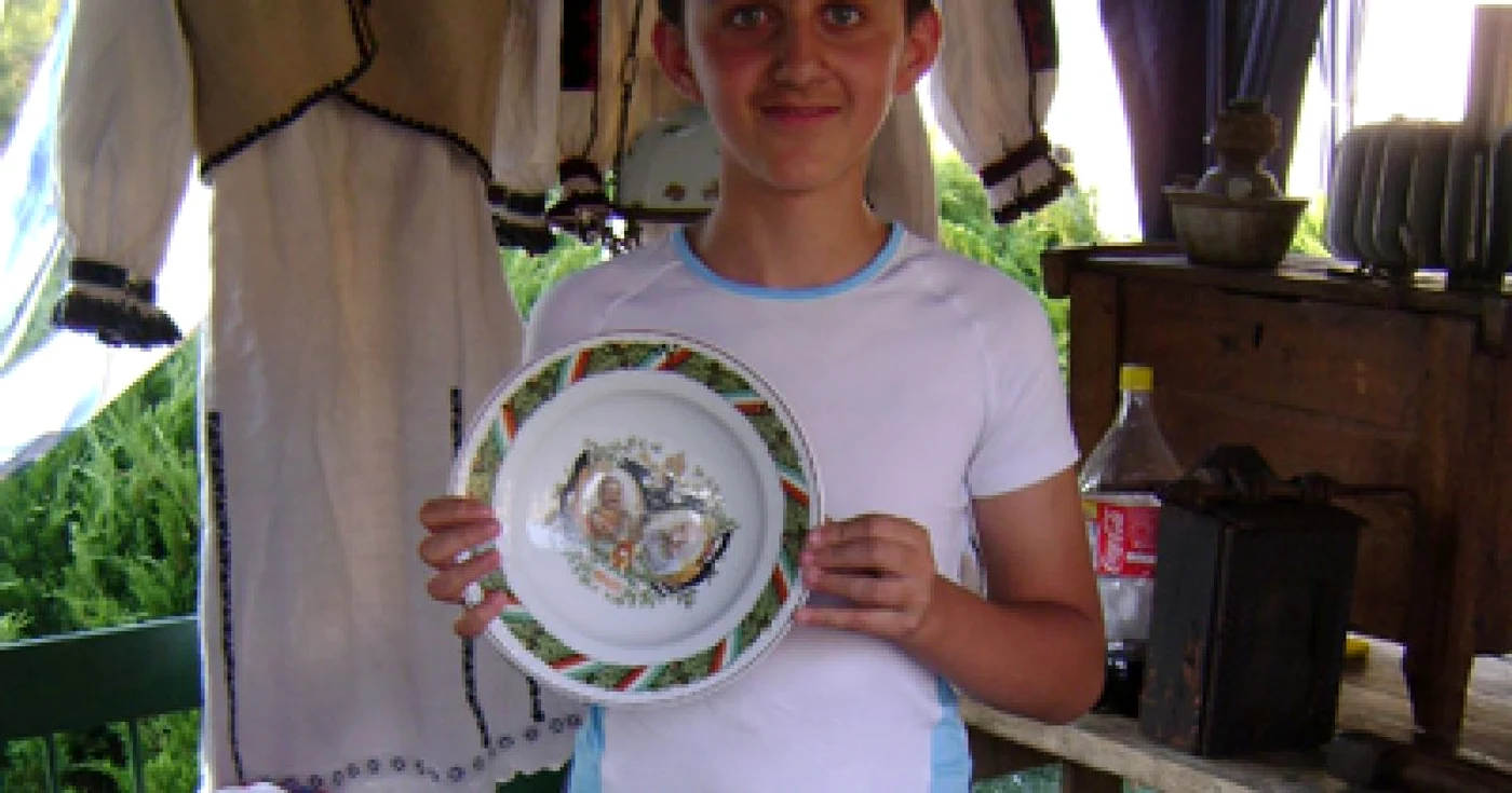Arad: PORTRET / Leonardo Lăcătuş colecţionează antichităţi la 12 ani