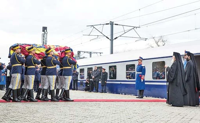 Ianuarie 2019. Vagonul istoric, ataşat unei garnituri pe ruta Bucureşti - CraiovaFoto: Jurnal Feroviar / Facebook