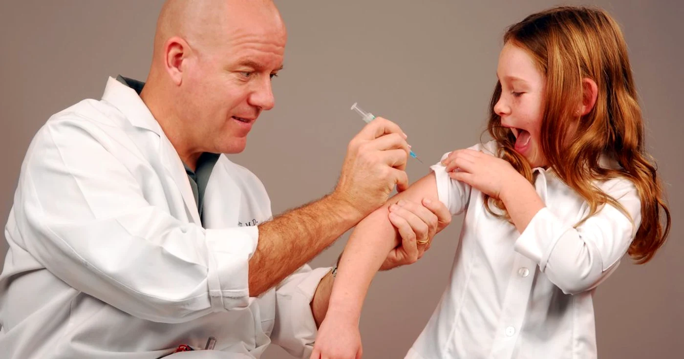 Injectie copil FOTO Shutterstock