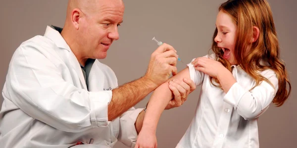 Injectie copil FOTO Shutterstock