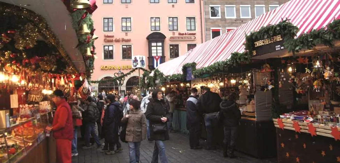 Târgul de Crăciun de la Viena este una dintre destinaţiile city break cele mai căutate, din această perioadă