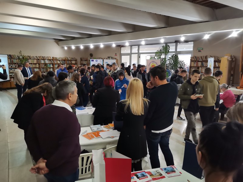 Absolvenții fără BAC, termen-limită să se înregistreze la AJOFM pentru indemnizația de șomaj. „Beneficii au și după această dată”