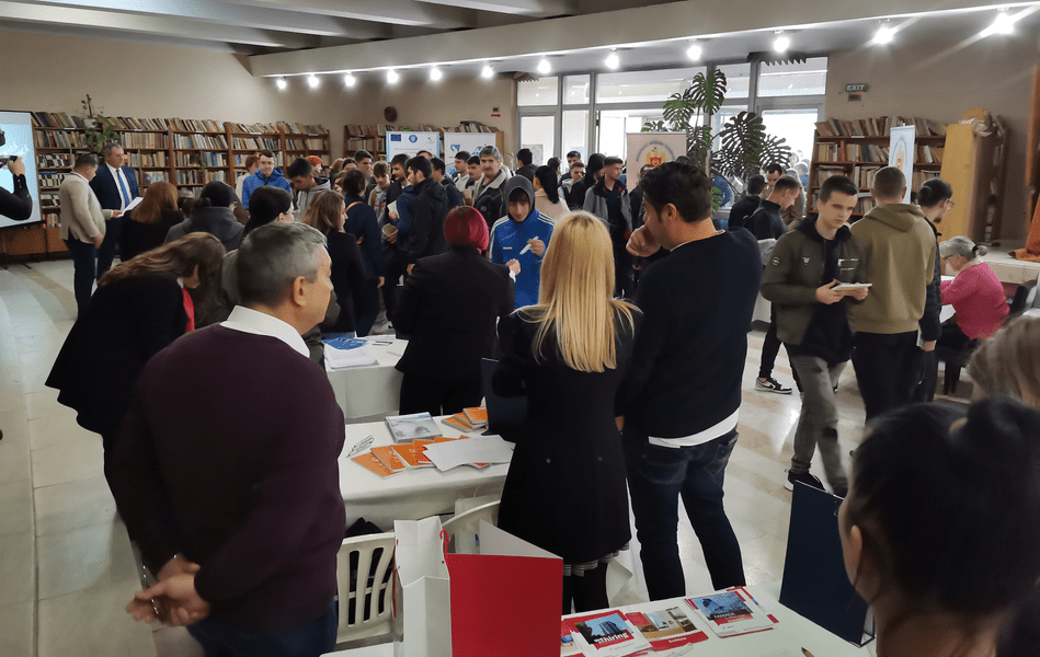 Salarii la Bursa pentru Absolvenți: 6.000 lei net, fără experiență. Șomeri fără chef și angajatori disperați VIDEO